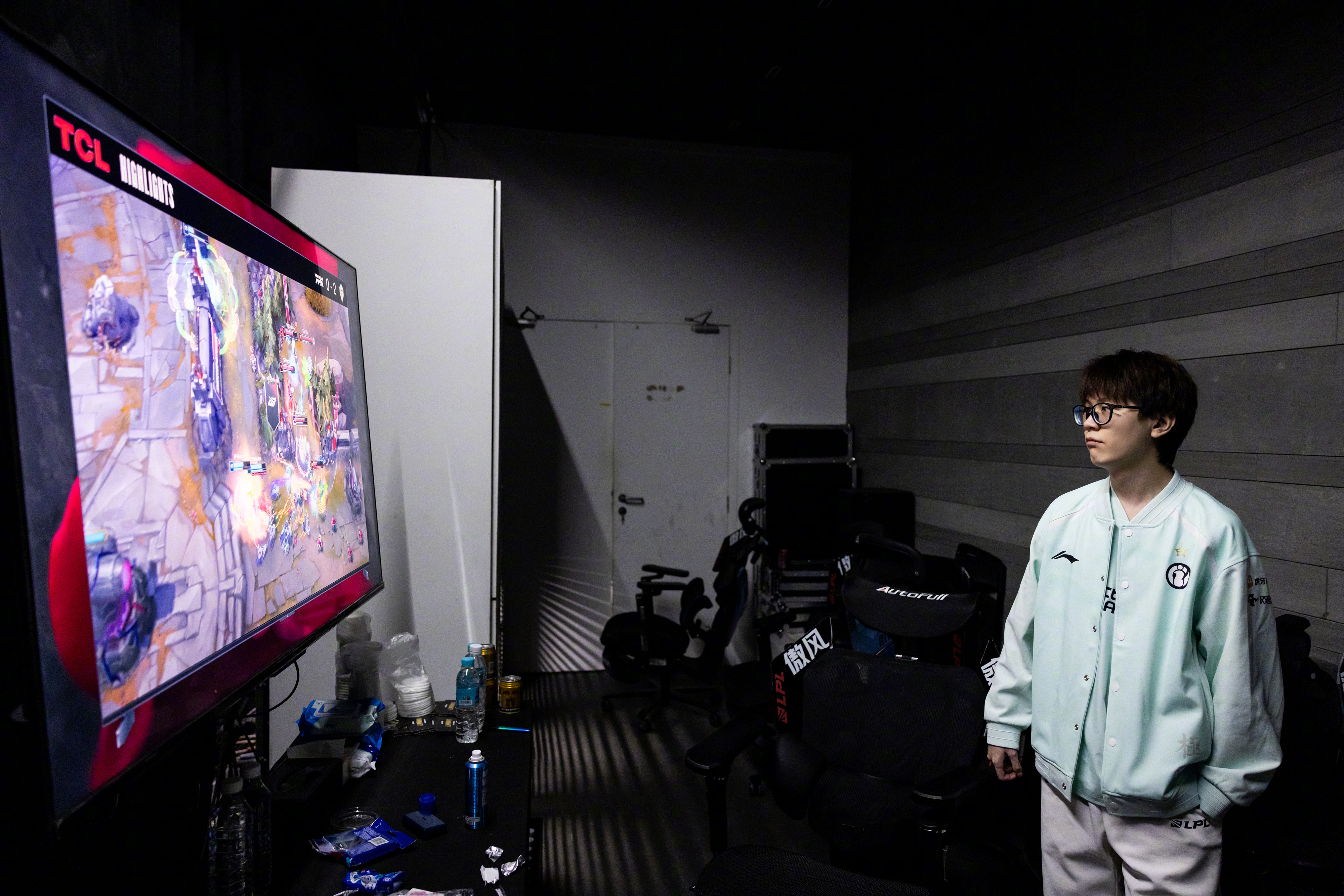 爱游戏-JackeyLove重返赛场，爆冷首场状态出色，拜仁观众沸腾！